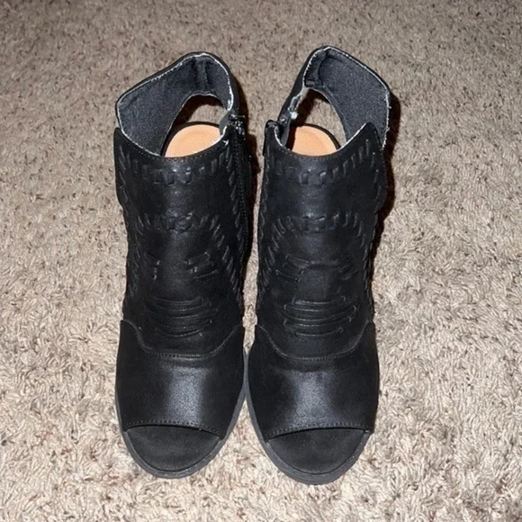 Quipid Peep toe black sling back booties. Size 9. - Picture 2 of 9